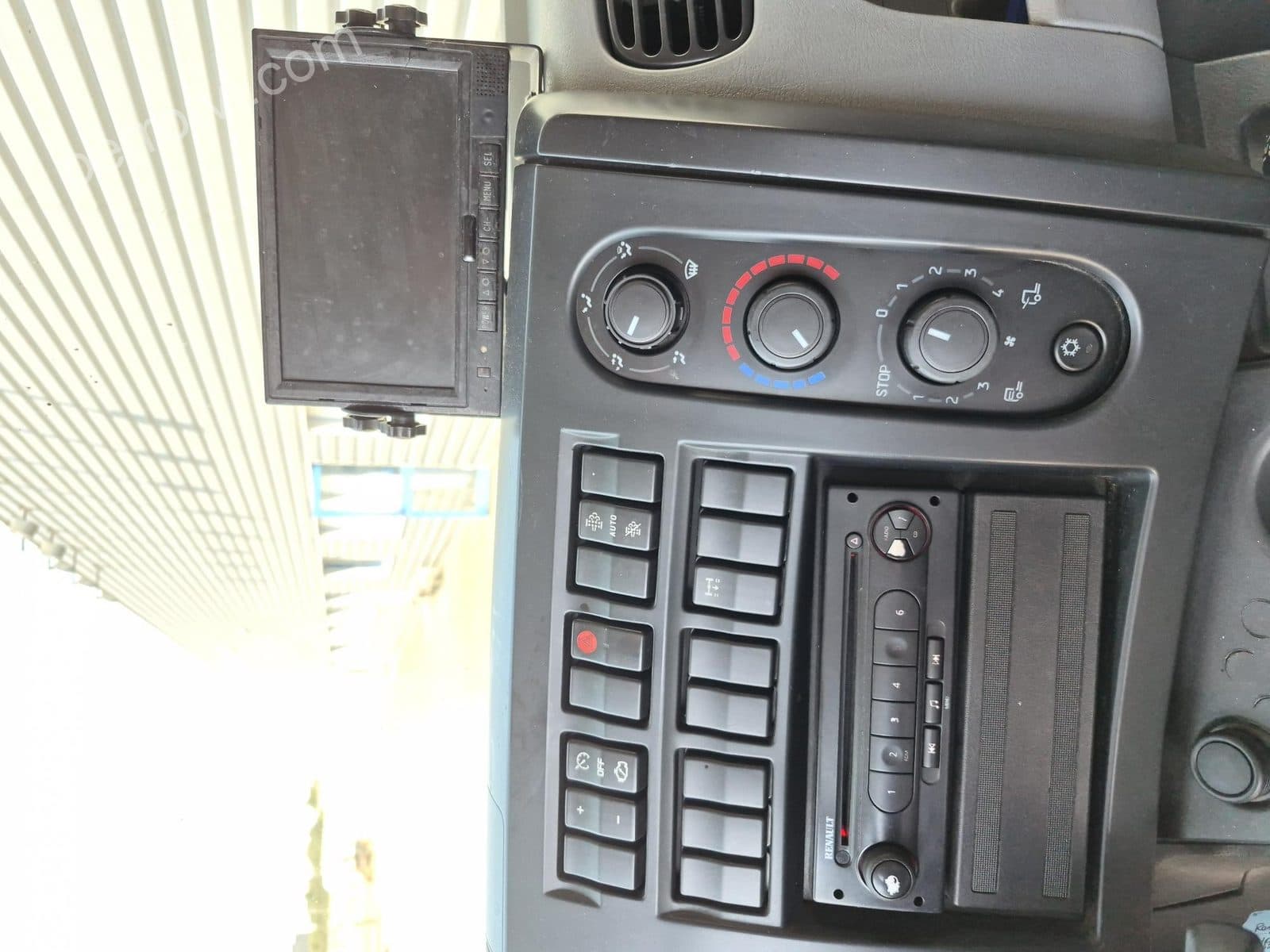 RENAULT D 240 14T