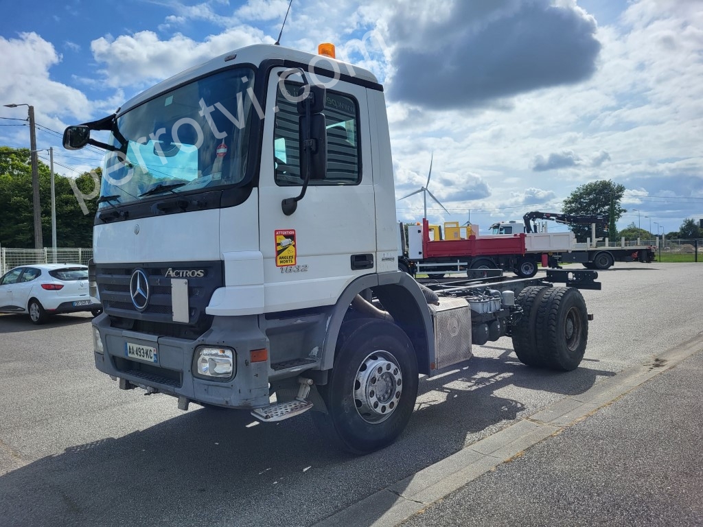 RENAULT 1832 KN photo 2