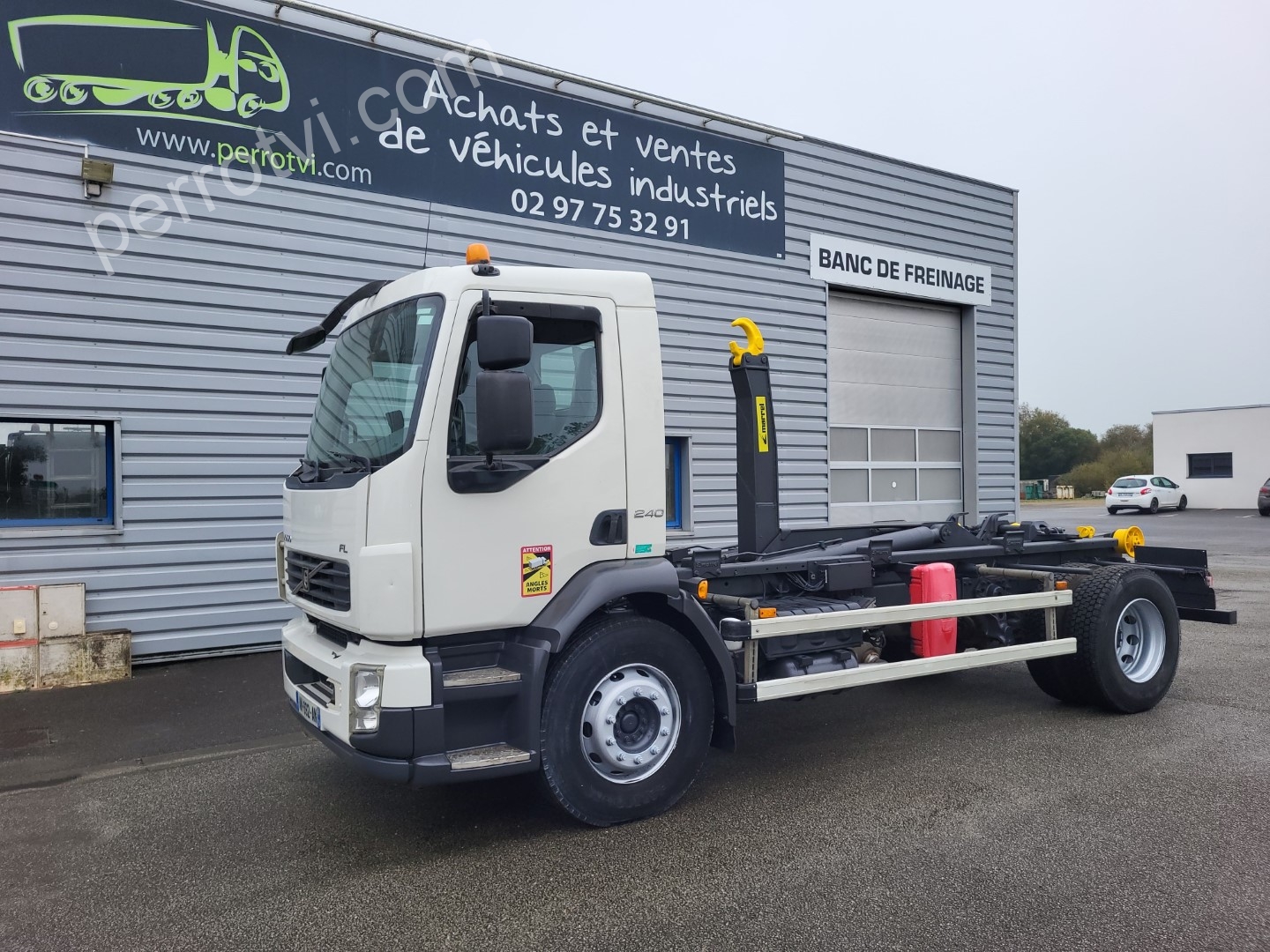 VOLVO FL 240 photo 1